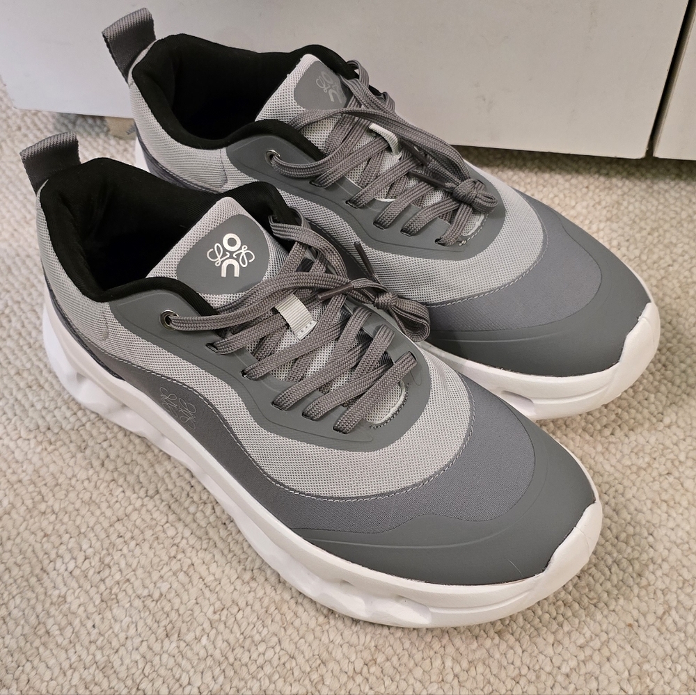 Men's Size 44 (10.5-11) KNOCKOFF ON brand Running Shoes, BRAND NEW